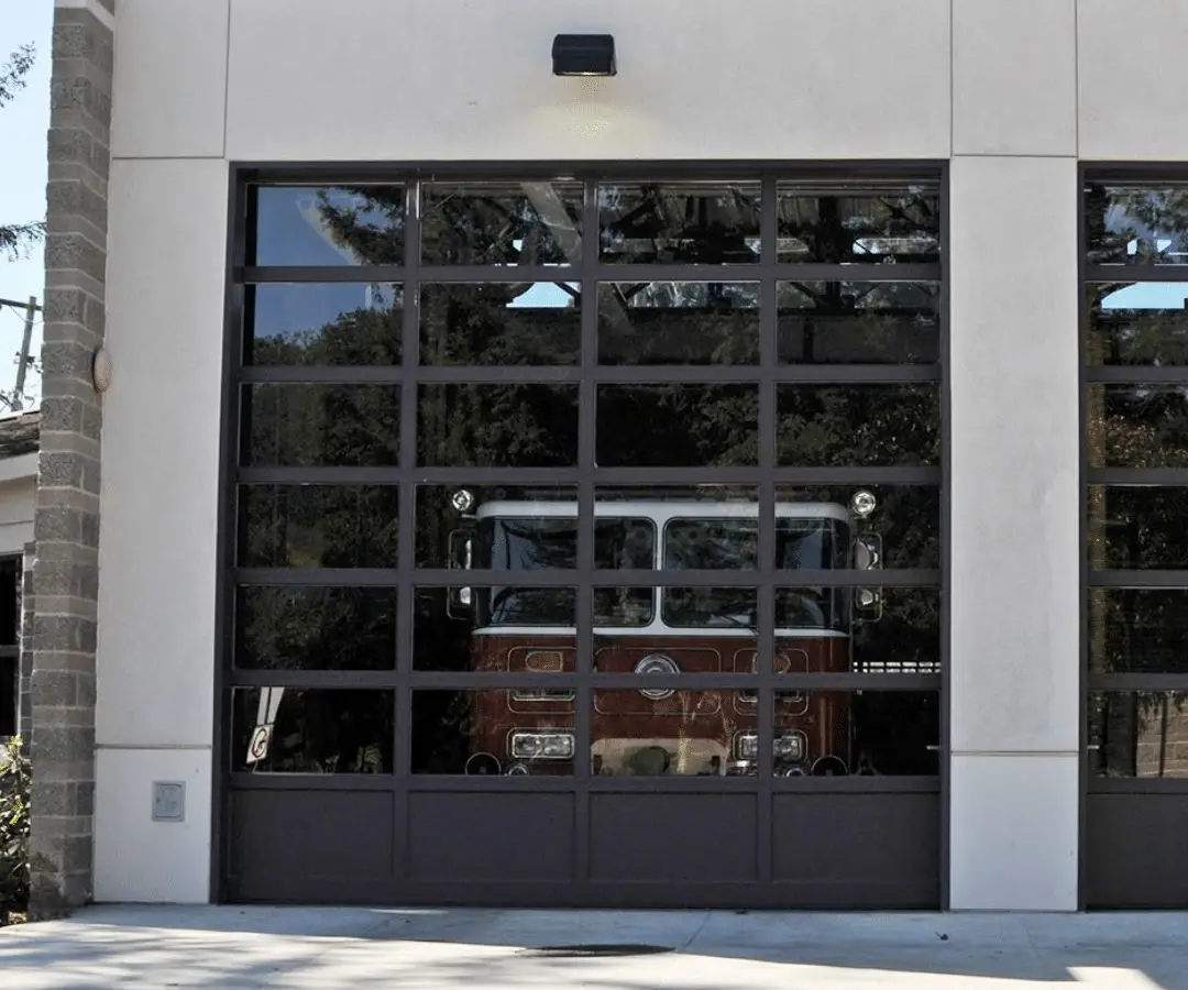 image of a commercial garage door