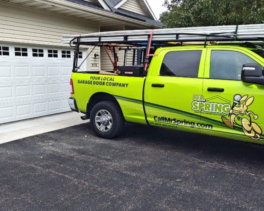 garage door reapair truck